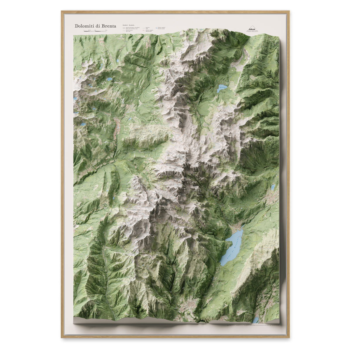 Stampa incorniciata delle Dolomiti di Brenta, cartina panoramica 3D in proiezione ortografica obliqua — vista verticale con il Lago di Molveno, mappa da parete · Framed print of the Brenta Dolomites, 3D panoramic map in oblique orthographic projection — vertical view with Lake Molveno, wall map
